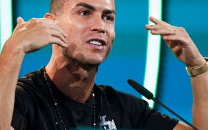Ronaldo, 41 tuổi ở ĐT Bồ Đào Nha: "Tôi sẵn sàng ngồi ghế dự bị"