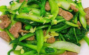 Chợ Việt có 1 loại rau đang vào mùa: Giàu kali và canxi, cực hợp ngày hanh khô