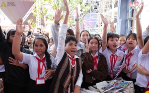 Vầng trăng Tây Giang nghe lời chúc từ hai đầu đất nước