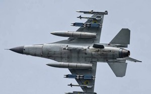 Vì sao bom GBU-39 trên máy bay F-16 không giúp ích gì cho Không quân Ukraine?