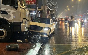 Xe Mercedes tông 6 xe máy khiến một người tử vong, nhiều người bị thương ở TP.HCM