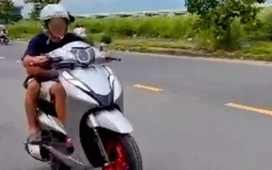 Bốc đầu xe quay TikTok, thiếu niên bị xử lý