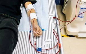 Cậu bé 14 tuổi thận đã hỏng 98%, suy thận cấp vì loại nước người trẻ "mê như điếu đổ"