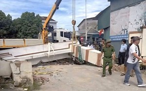 Tạm giữ xe cẩu sau vụ cổng chào đổ sập khiến bé trai 8 tuổi đứt rời bàn tay