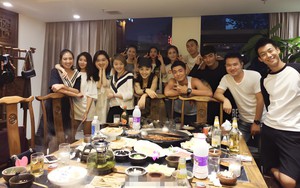 Mời vài bạn cũ đi ăn, cuối cùng thành buổi họp lớp hơn 30 người, người đàn ông sững sờ khi tối về được chuyển khoản hơn 500 triệu