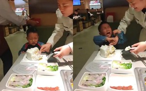 Bức ảnh quá khó coi trong nhà hàng lẩu khiến bà mẹ bị chỉ trích: Sự thật sau đó lại khiến nhiều người "quay xe" xin lỗi