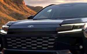 Mẫu SUV hybrid của Toyota gây sốt, đơn hàng chờ mua dài như siêu xe