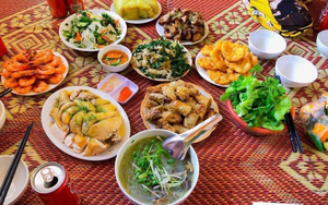 Mới về làm dâu, tôi được mẹ chồng giao lo 3 mâm cỗ, cặm cụi cả ngày rồi chết lặng khi nghe cả nhà nhận xét một câu
