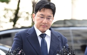 Căng: "Cha đẻ BTS" bị truy tố hình sự vì số tiền 5.000 tỷ đồng, Interpol truy nã đỏ 1 cựu giám đốc HYBE đã bỏ trốn