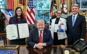 Tổng thống Trump sẵn sàng đổi lệnh trừng phạt Nga lấy giải Nobel Hòa bình?