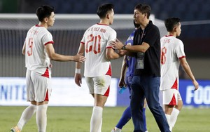 Đội tuyển Thái Lan giúp “việc lớn” cho HLV Kim Sang-sik