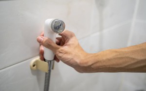 Tại sao vòi xịt vệ sinh là "chân lý" ở Việt Nam nhưng lại biến mất ở các nước Âu Mỹ?