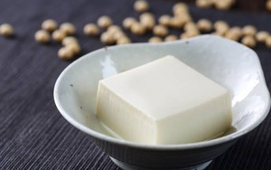 Vì sao đậu phụ càng trắng chưa chắc đã ngon ngậy bổ hơn?