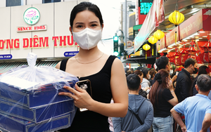 Cảnh tượng đông nghẹt tại một tiệm bánh trung thu nổi tiếng ở TP.HCM: Chờ gần 2 tiếng, xếp hàng lại 3-4 lần mới mua đủ số lượng