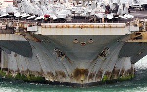 Siêu tàu sân bay Mỹ USS Abraham Lincoln như vừa rời ‘Địa ngục trần gian’