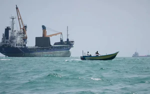 Iran lập ‘vùng cấm’ ngoài eo biển Hormuz; Mỹ tố Tehran nói dối