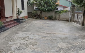 Vì sao ngày càng nhiều gia đình không còn làm sân hoàn toàn bằng bê tông? 2 lựa chọn mới vừa đẹp vừa giảm cảm giác nóng bí
