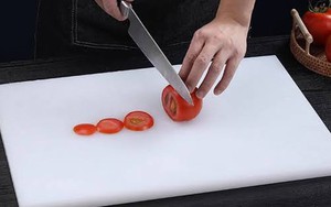 Lời khuyên cho tất cả những gia đình đang dùng thớt nhựa