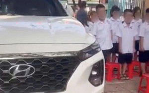 Ô tô đỗ chình ình cạnh nơi học sinh đang chào cờ ở Quảng Ninh: Là xe của hiệu phó, nhà trường nói gì?