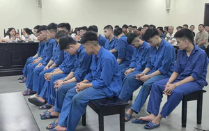 Phạt tù 18 đối tượng rủ nhau ra đường 'tìm ai gây sự thì đánh'