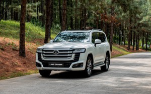Toyota Land Cruiser 300 HEV ra mắt Việt Nam: Giá 4,71 tỷ đồng, mạnh 457 mã lực, 100km 'uống' 10 lít xăng