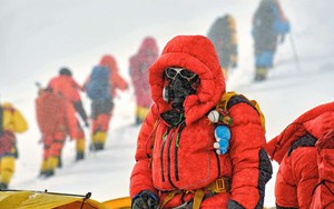 Chuyện gì xảy ra với cơ thể con người khi bình oxy đột nhiên hết trên đỉnh Everest?