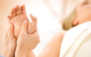 Nhiều công dụng của việc xoa bóp, bấm huyệt trị bệnh