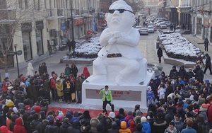 Tượng băng khổng lồ của PSY nổi bật tại lễ hội băng Trung Quốc
