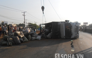 Bình Dương: Xe tải "đo đường", quốc lộ 1A ùn tắc nghiêm trọng
