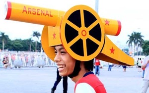 Chùm ảnh: Những CĐV "dị" trong trận Việt Nam vs Arsenal