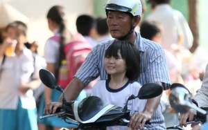 Chở trẻ phải kèm giấy khai sinh ?