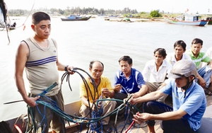 Tàu Trung Quốc bắn tàu cá Việt