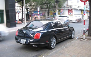 Bentley ‘siêu tứ quý’ Hà Nội ẩn mình ở phố nhỏ Sài Gòn