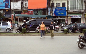 Những thói quen 'chết người' trên đường phố Thủ đô