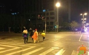 Chết cười cảnh bốn thầy trò Đường Tăng đi "thỉnh kinh" trong đêm