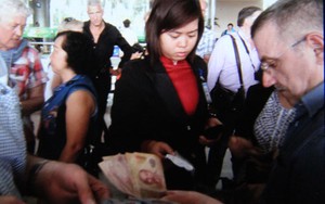 “Luộc” tiền khách Tây ở sân bay Tân Sơn Nhất