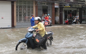 Hải Phòng: Mưa từ đêm đến sáng, phố lớn biến thành sông