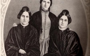 Ba chị em có khả năng nói chuyện với... hồn ma