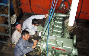 Tàu hỏng máy, 31 ngư dân đang trôi trên biển Đông