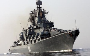 Tàu hộ vệ tên lửa của Nga tiêu diệt tàu đối phương trong bão