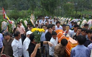Rơi nước mắt thơ biệt ly PGĐ Dũng tử nạn vì đồng bào bão lũ