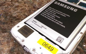 Galaxy S4 mắc lỗi pin phồng được đổi miễn phí
