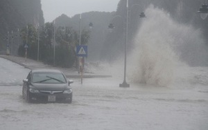 Những con sóng hãi hùng trong cơn bão Haiyan