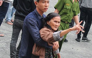 "Ai kêu đeo hột xoàn, chạy xe tay ga chi cho nó chém?"