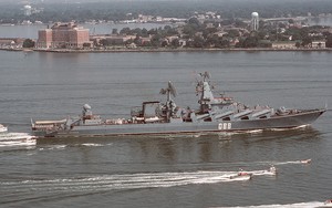 Xuất hiện vấn đề mới, tuần dương hạm Nga "đắp chiếu" thêm 1 năm