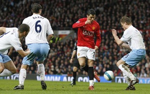 So sánh những pha đánh gót siêu dị của CR7 và Ibra