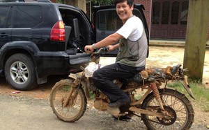 Người chụp nude hàng đầu Việt Nam đi xe máy...'cởi truồng'