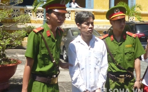 Đâm chết hàng xóm vì nghi ngờ “tòm tem” với vợ mình