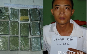 Bình Dương: "Ôm" 34 bánh heroin bị công an "tóm"