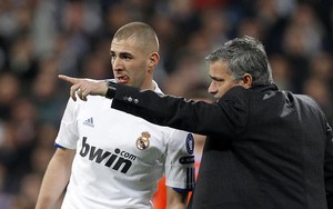 Mourinho lại săn tiền đạo: Lewandowski hoặc Benzema!